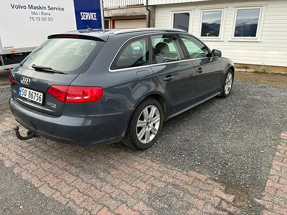 Audi A4 2010 photo 4