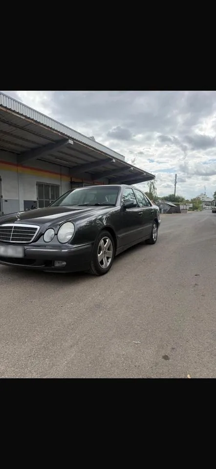 Mercedes-Benz E240