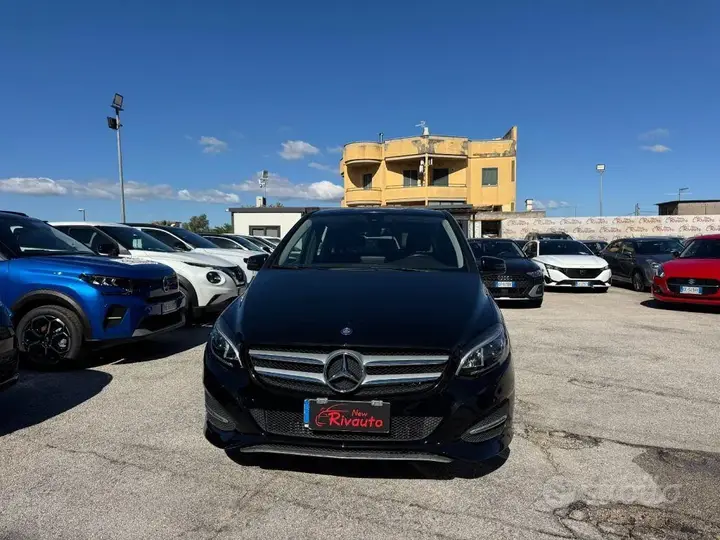 Mercedes-Benz B 180