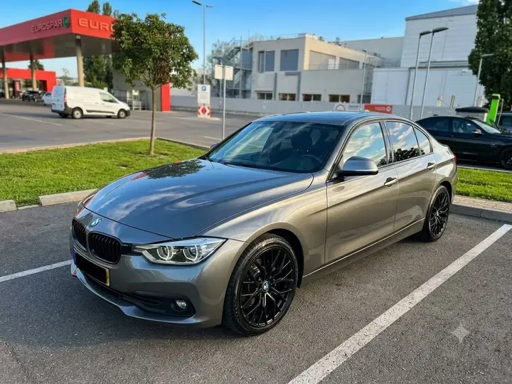 BMW 3 Series 2018 photo 3