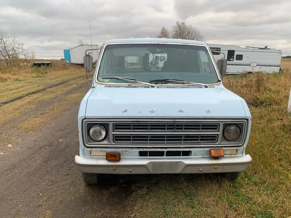 Ford E-Series Van 1976 photo 2