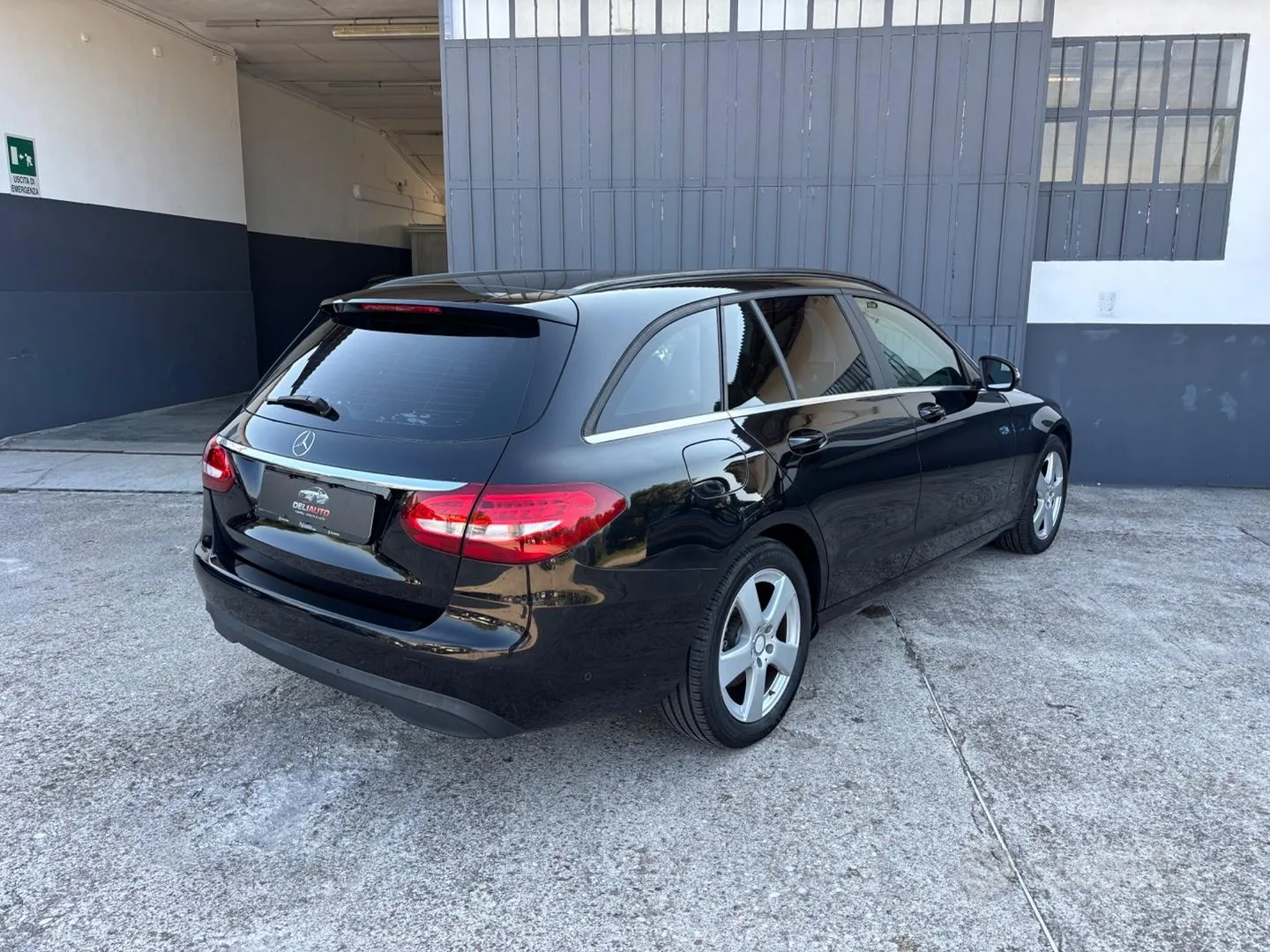 Mercedes-Benz C180 2016 photo 4