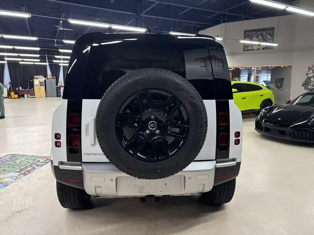 Land Rover Defender 2024 photo 3