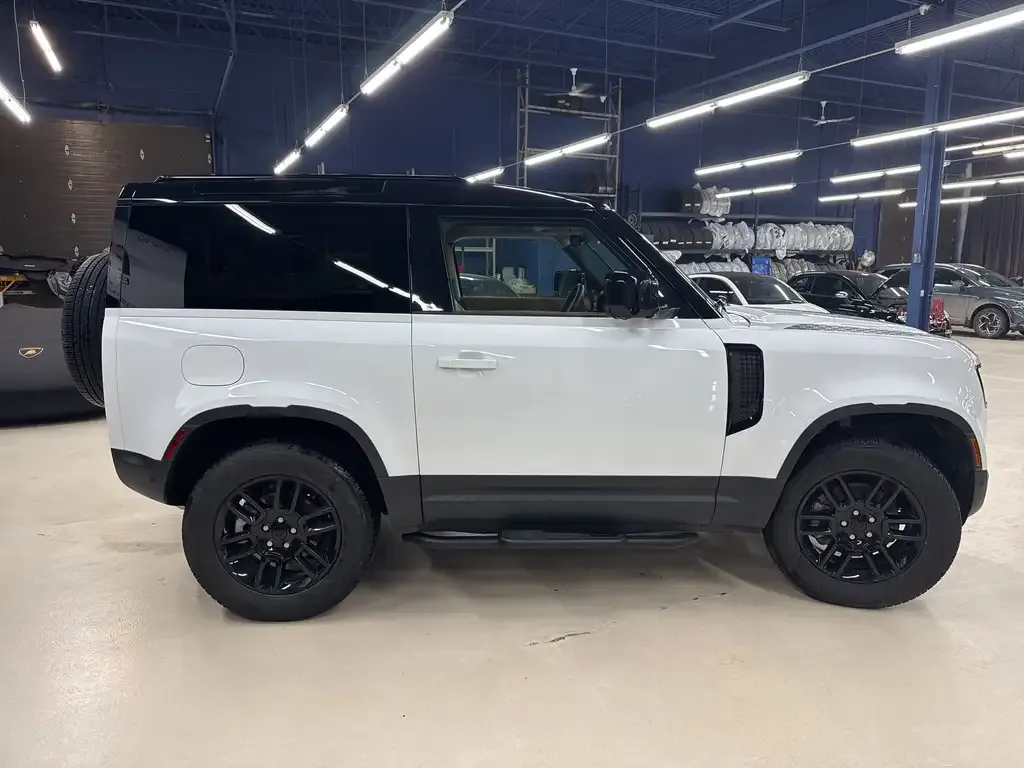 Land Rover Defender 2024 photo 5