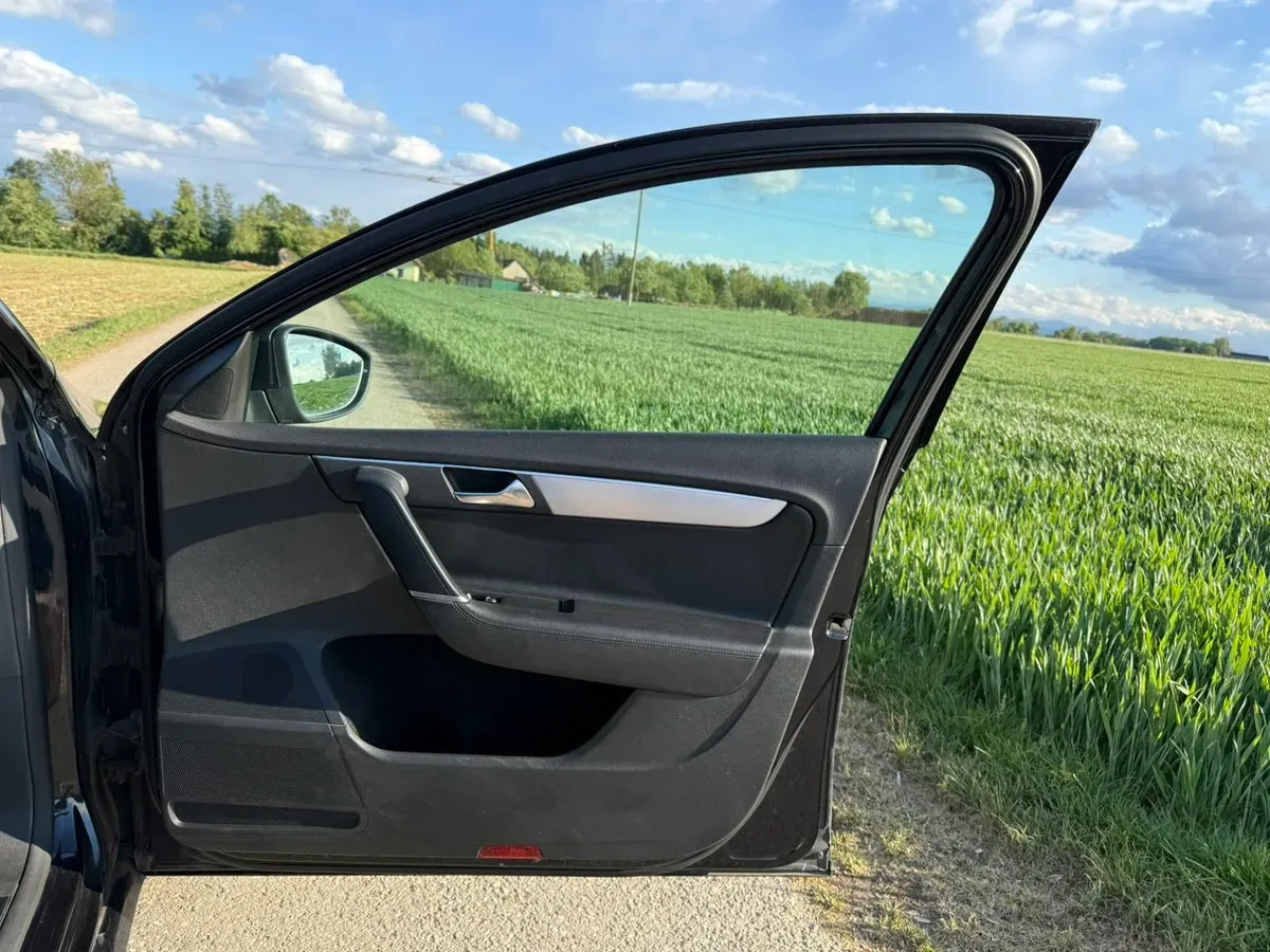 Volkswagen Passat 2011 photo 3