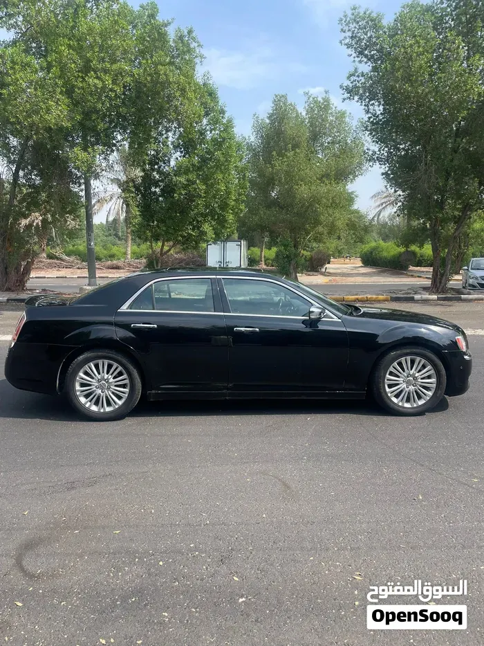 Chrysler 300 2012 photo 2