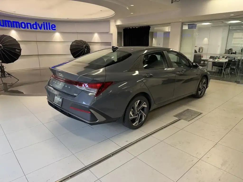 Hyundai Elantra 2025 photo 5