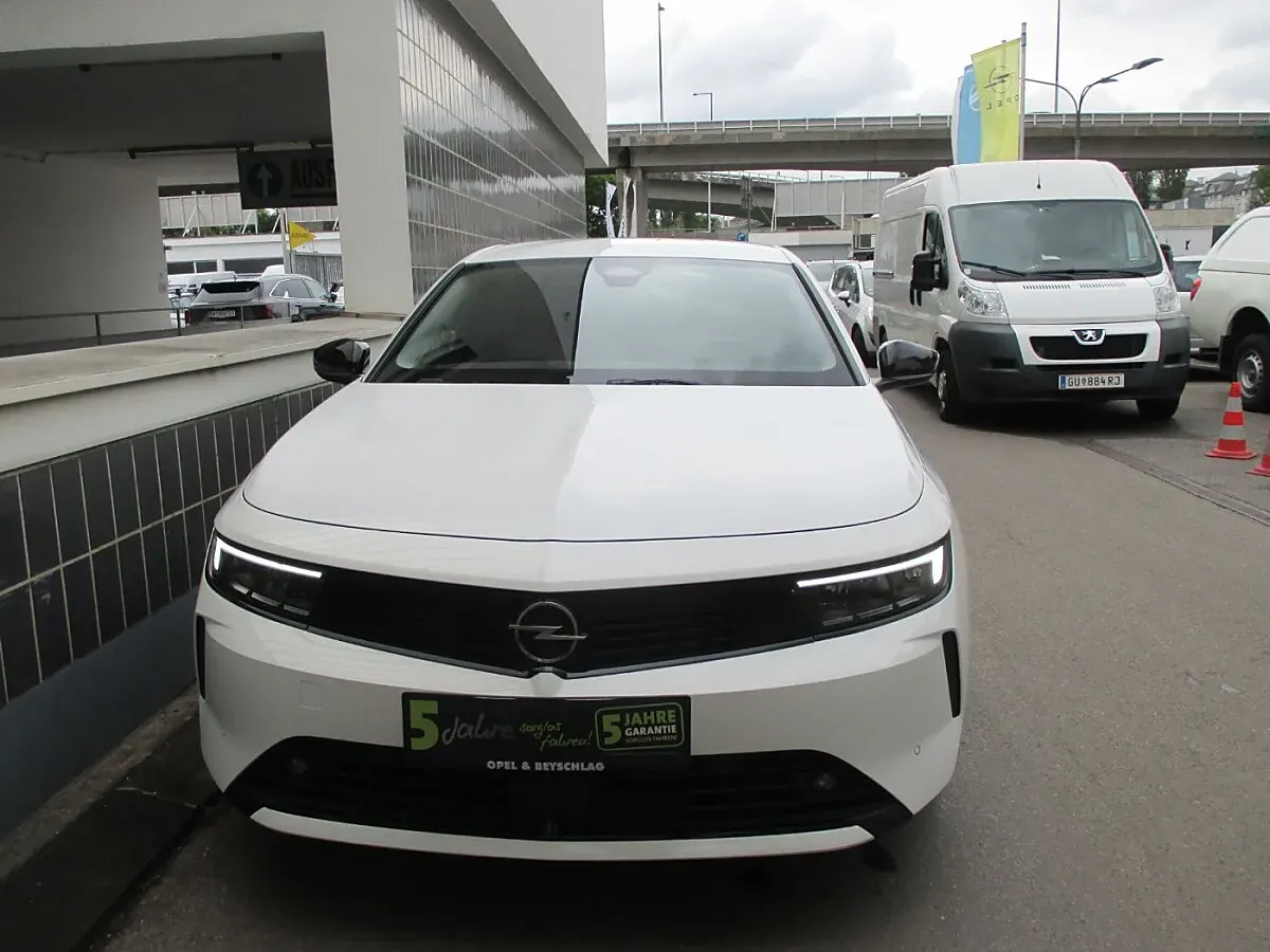Opel Astra 2023 photo 3