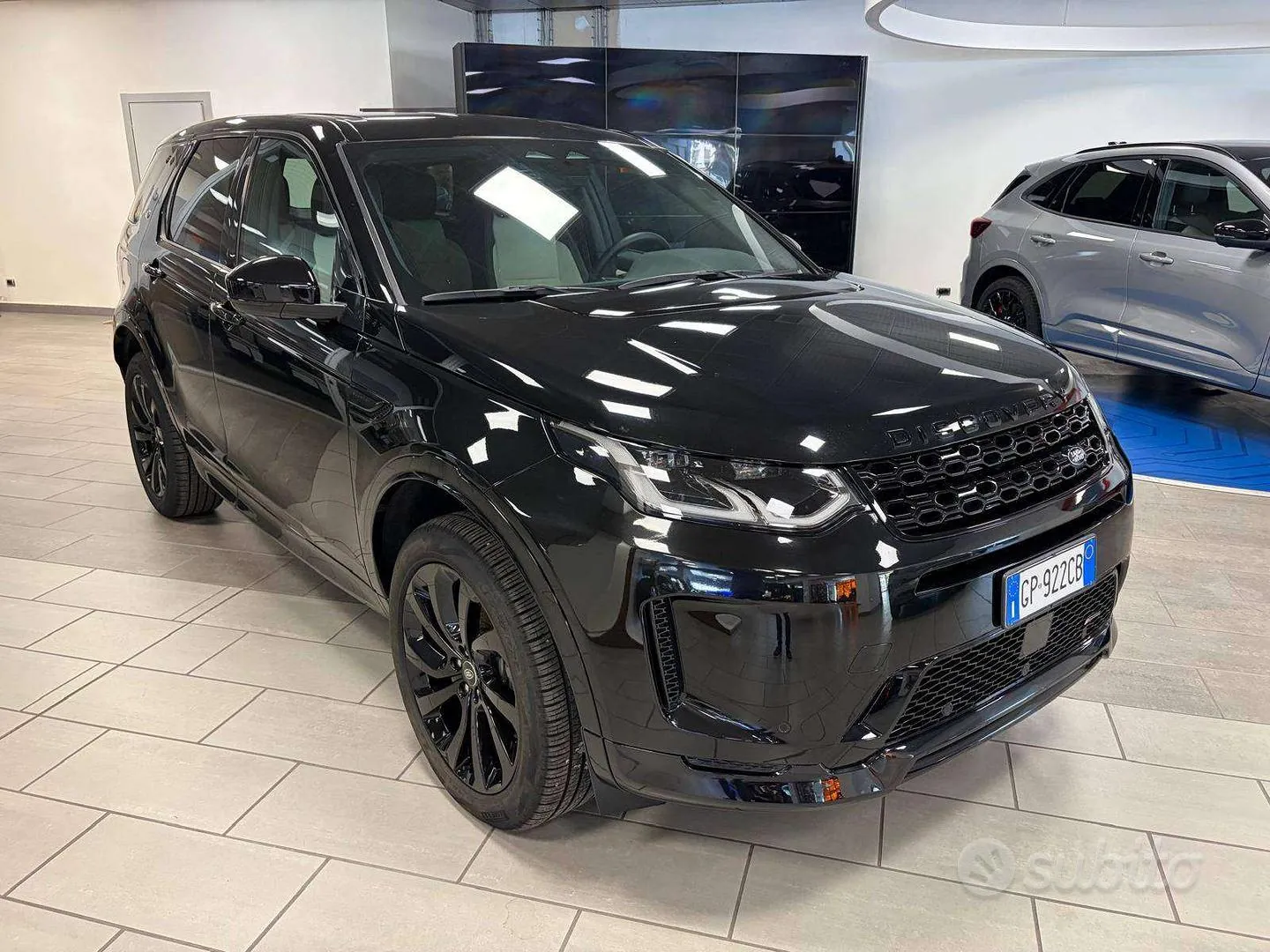 Land Rover Discovery Sport 2023 photo 3