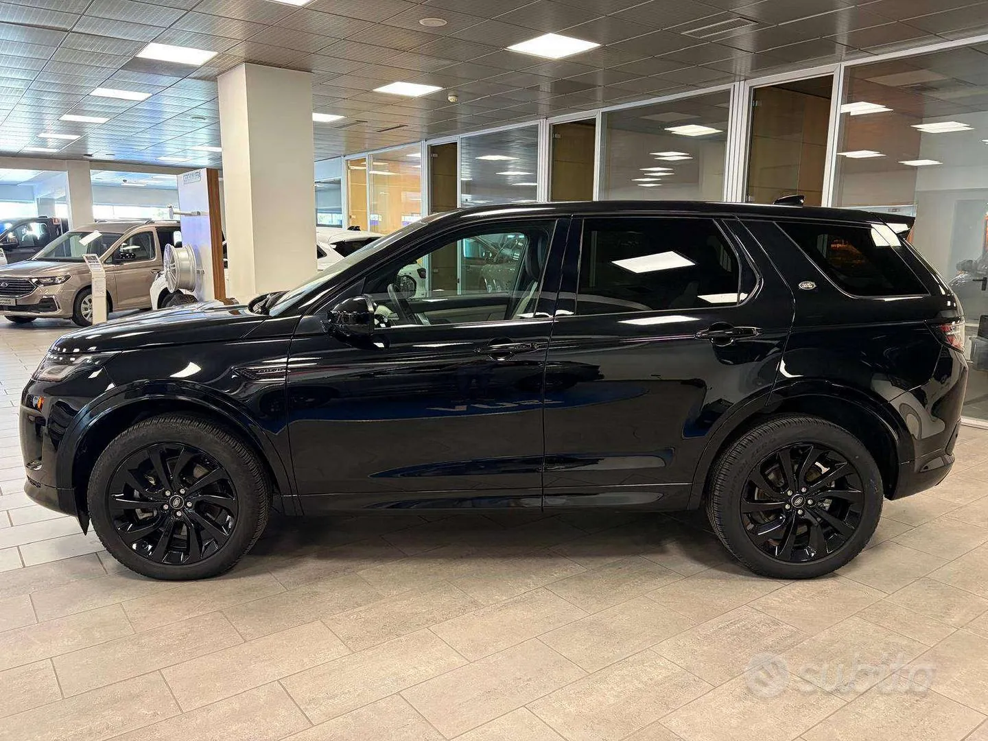 Land Rover Discovery Sport 2023 photo 4