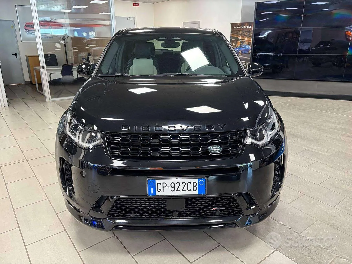 Land Rover Discovery Sport 2023 photo 2