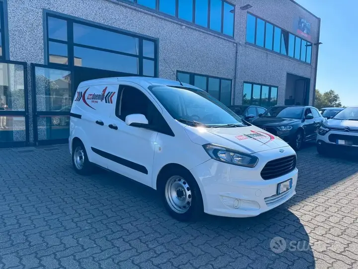 Ford Transit Courier 2017 photo 4