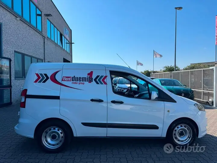 Ford Transit Courier 2017 photo 2