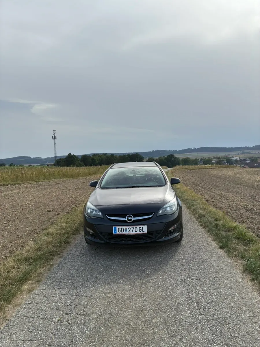 Opel Astra 2015 photo 2