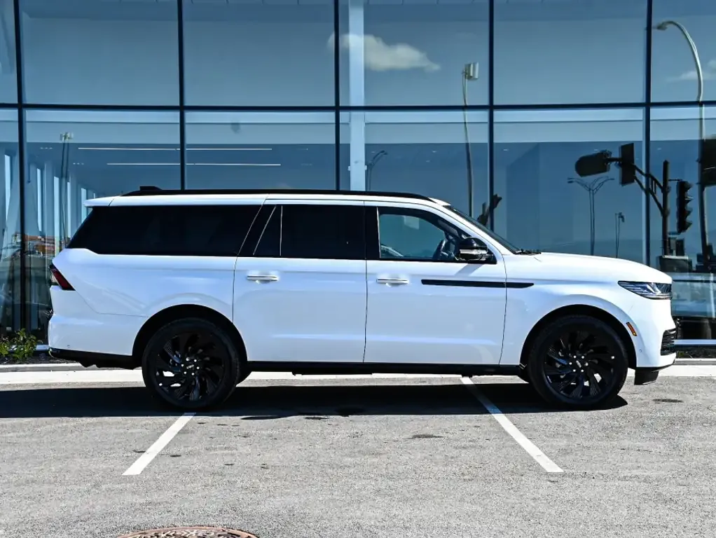 Lincoln Navigator 2025 photo 3