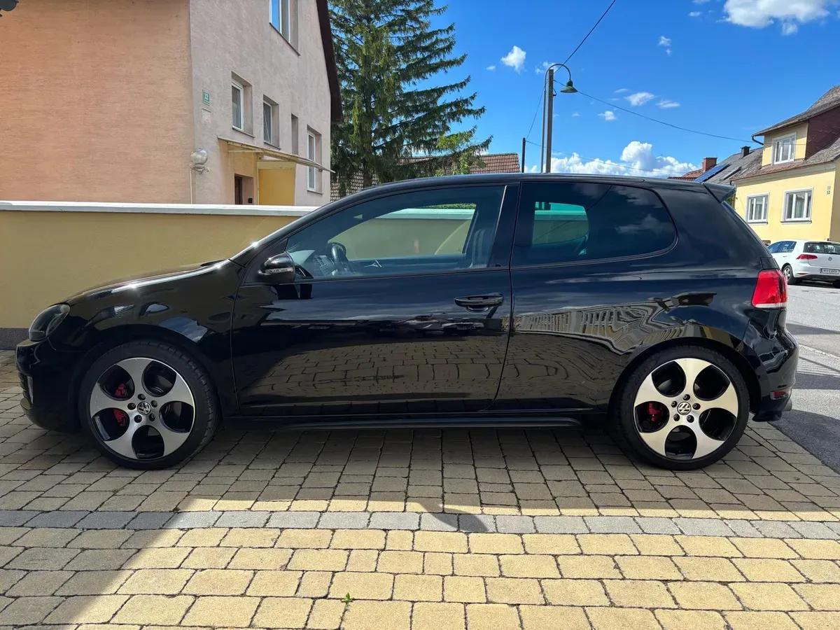 Volkswagen Golf Gti 2011 photo 2