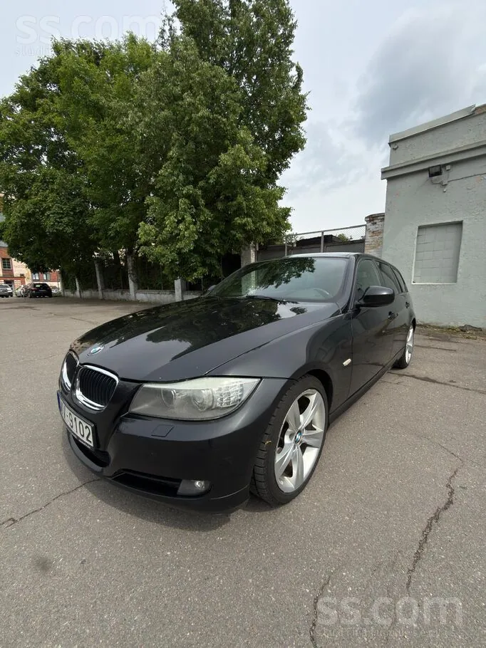 BMW 320 2010 photo 4