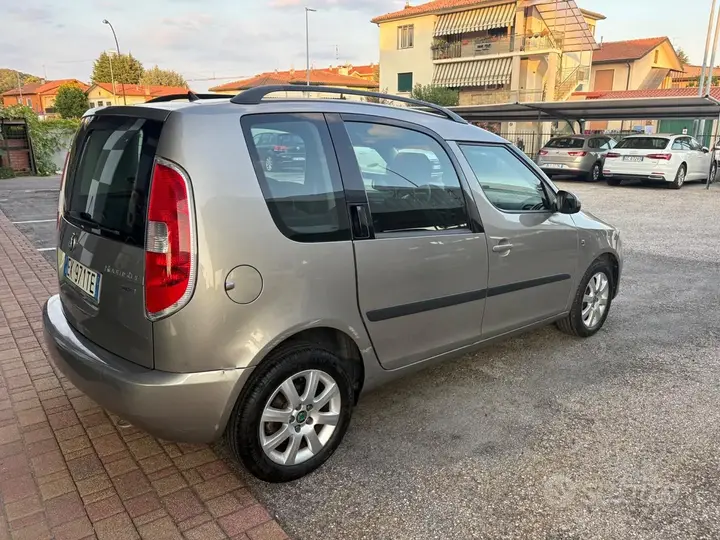 Skoda Roomster 2011 photo 4