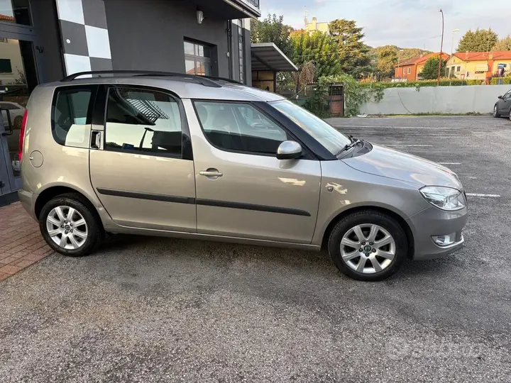 Skoda Roomster 2011 photo 3