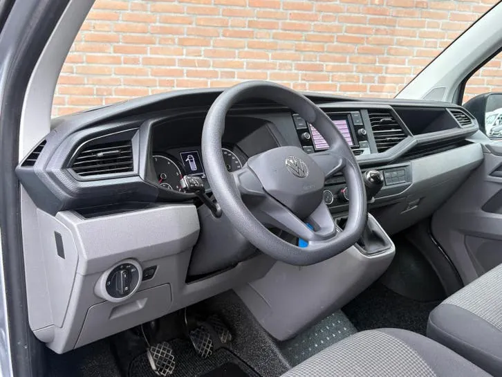 Volkswagen Transporter 2021 photo 2