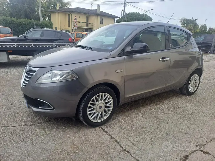 Lancia Ypsilon 2014 photo 2