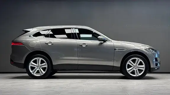 Jaguar F-Pace 2018 photo 4