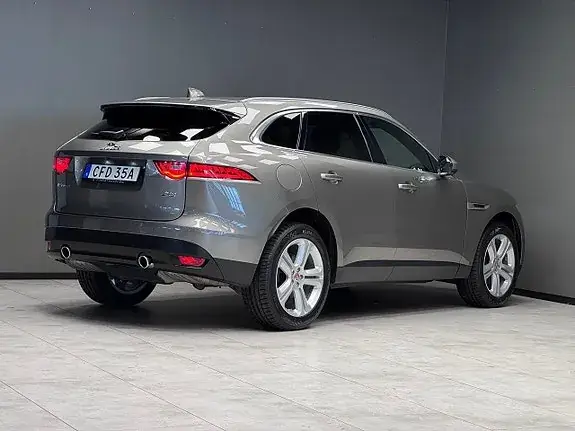 Jaguar F-Pace 2018 photo 2