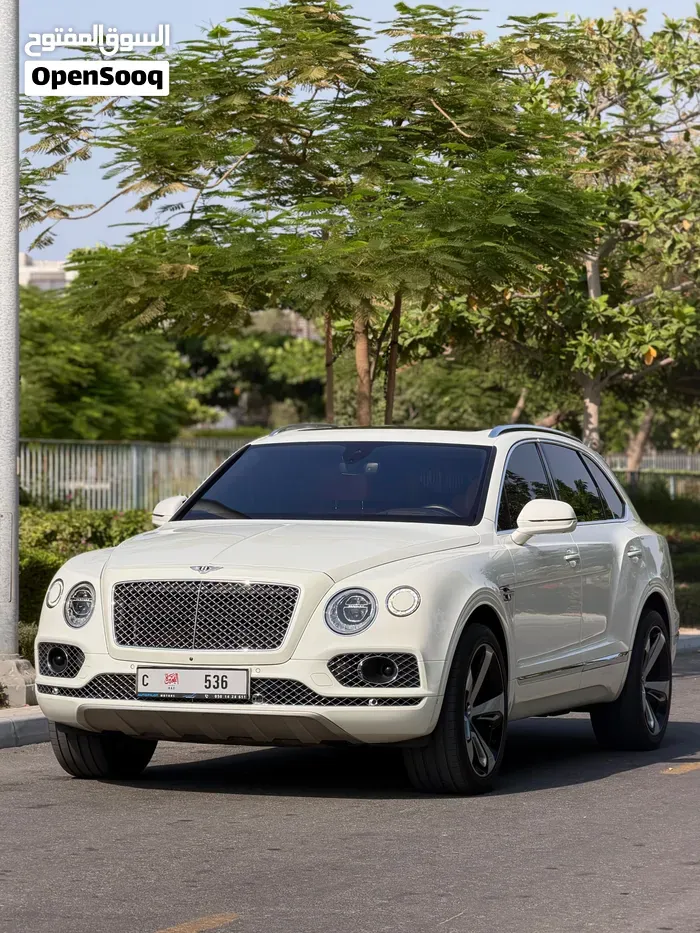 Bentley Bentayga 2017 photo 2