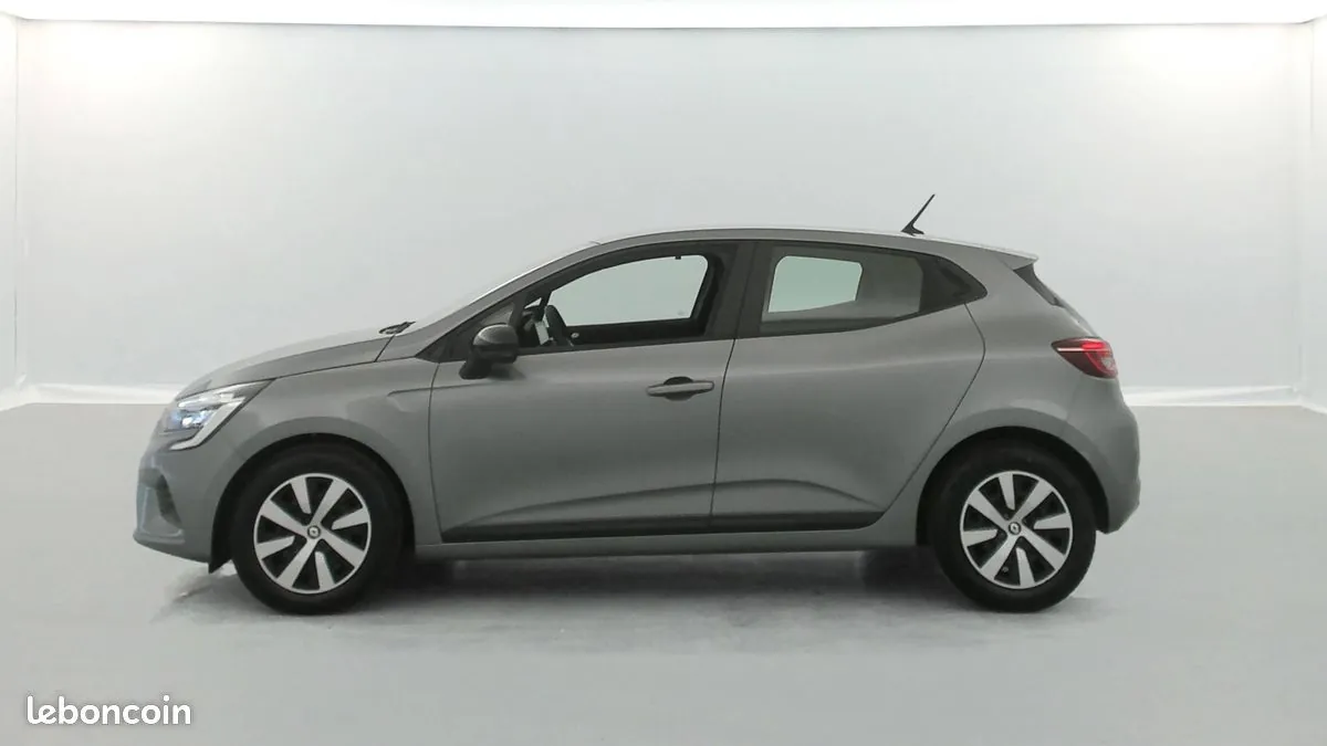 Renault Clio 2023 photo 2