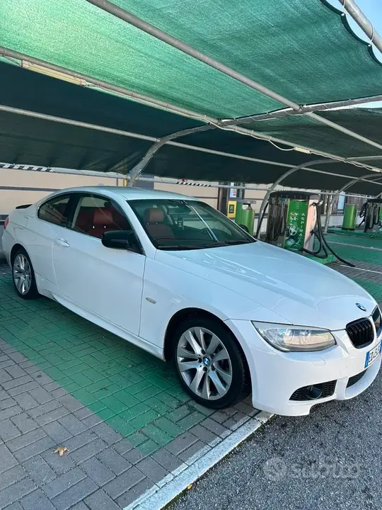 BMW 330D 2010 photo 2