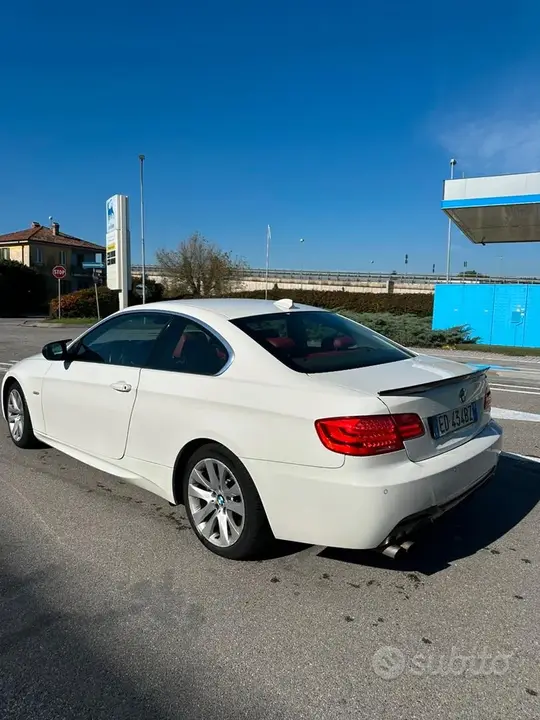 BMW 330D 2010 photo 4