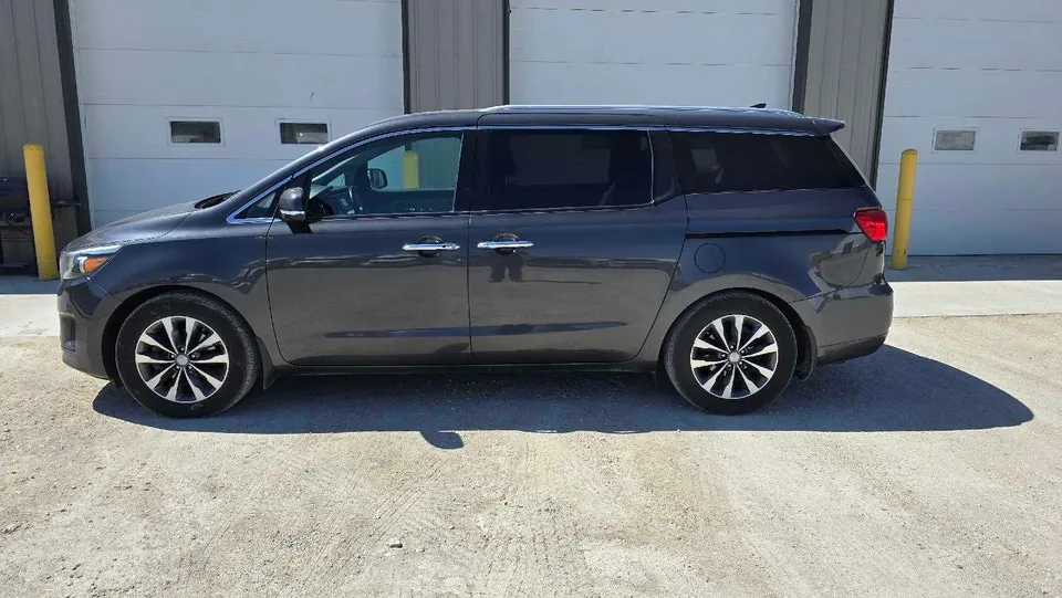 Kia Sedona 2016 photo 4