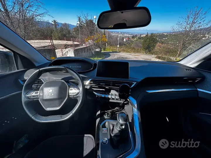 Peugeot 3008 2019 photo 3