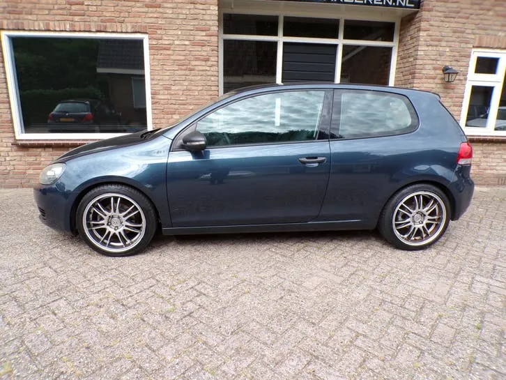 Volkswagen Golf 2010 photo 2