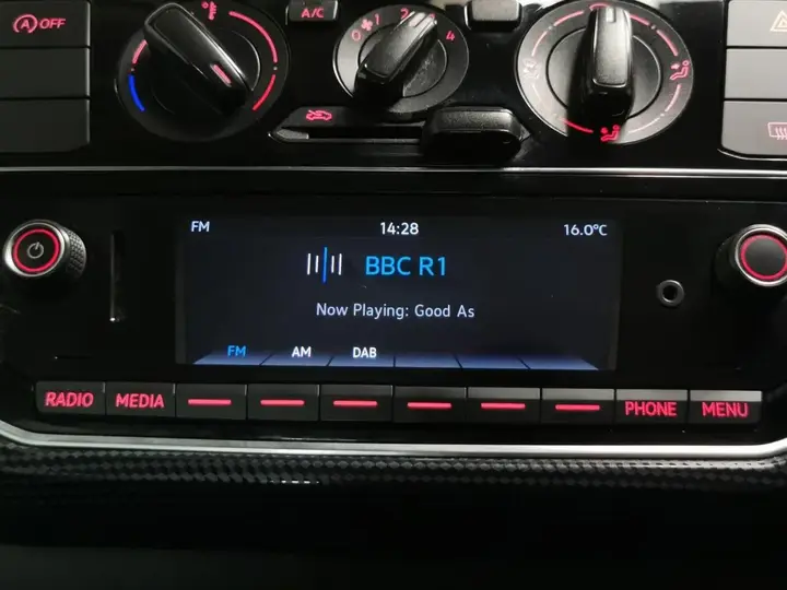 Volkswagen Up 2019 photo 5