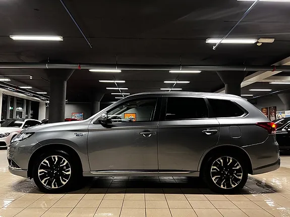 Mitsubishi Outlander 2017 photo 2