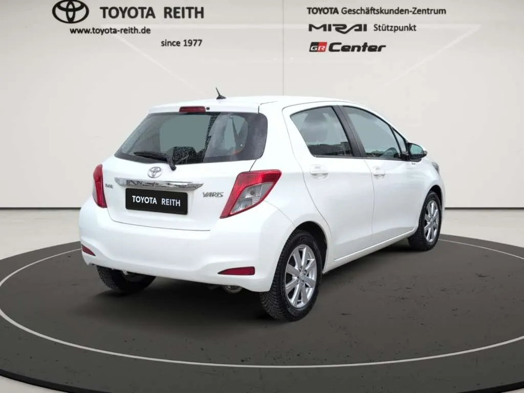 Toyota Yaris 2012 photo 5