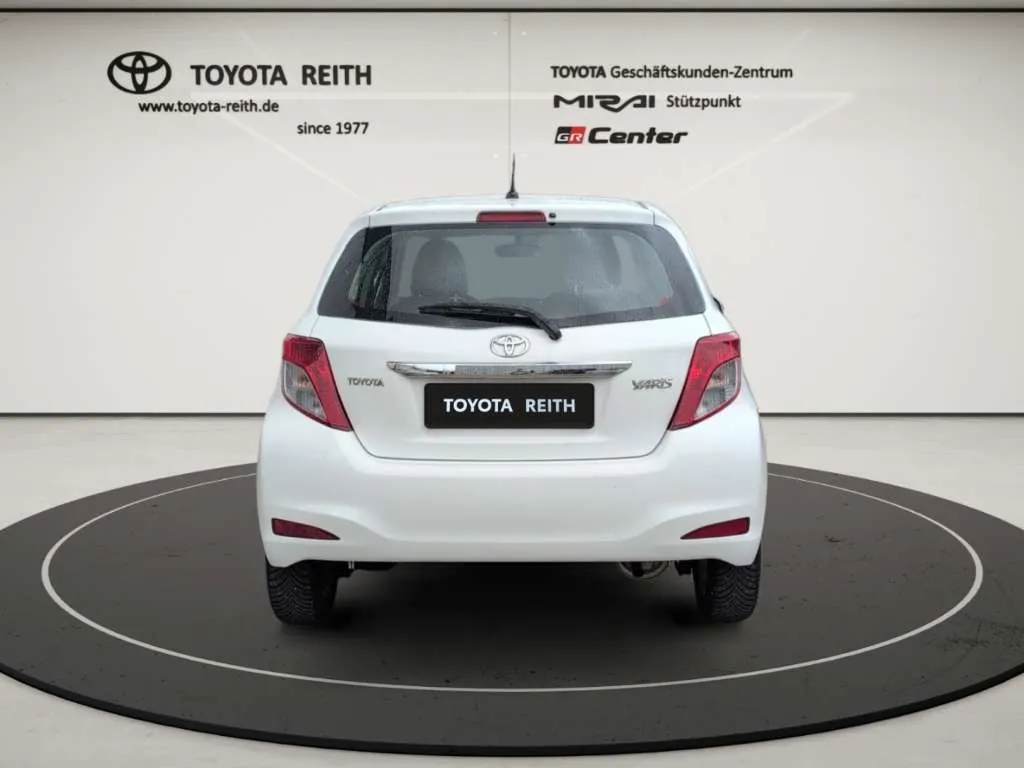 Toyota Yaris 2012 photo 4