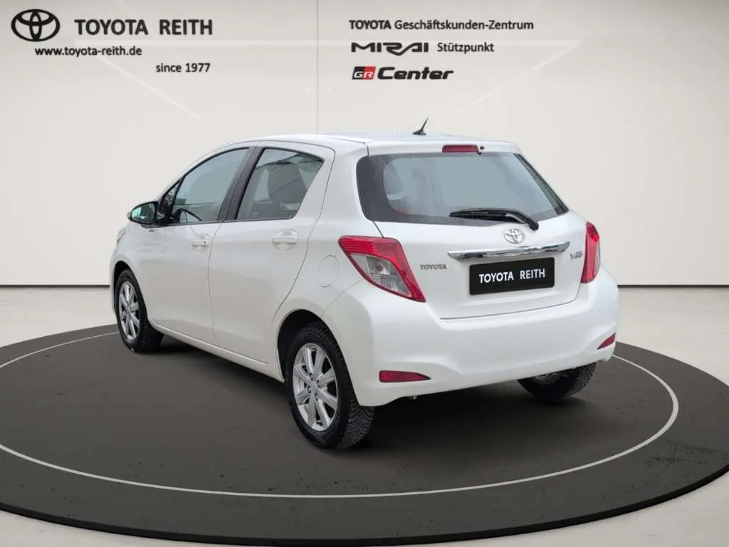 Toyota Yaris 2012 photo 3