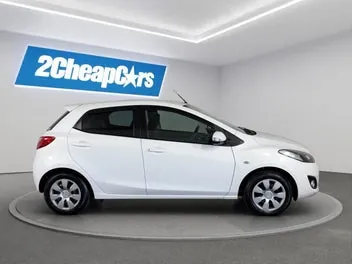 Mazda Demio 2013 photo 5