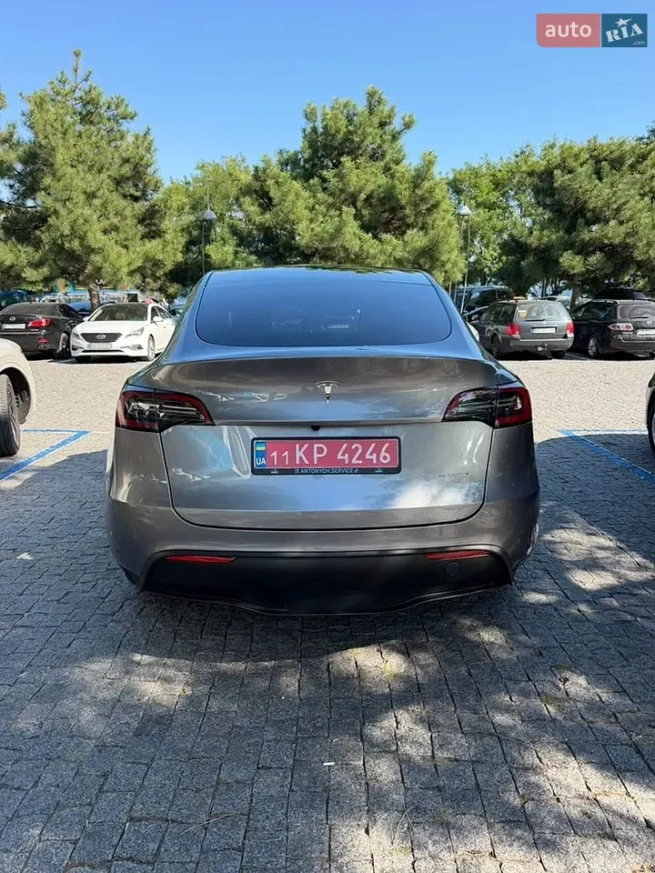 Tesla Model Y 2025 photo 5