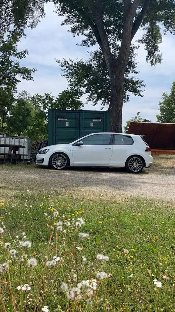 Volkswagen Golf 2017 photo 2