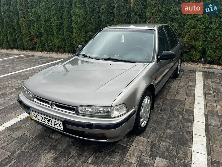 Honda Accord 1990 photo 2