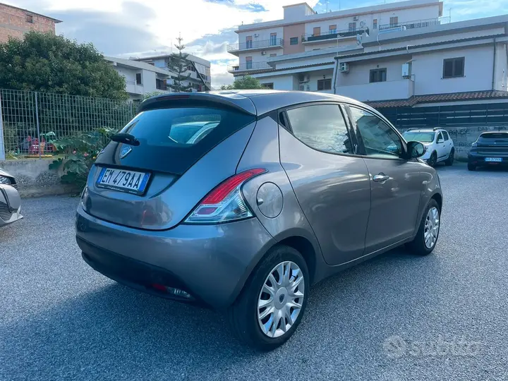 Lancia Ypsilon 2012 photo 3