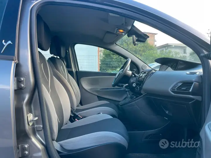 Lancia Ypsilon 2012 photo 5