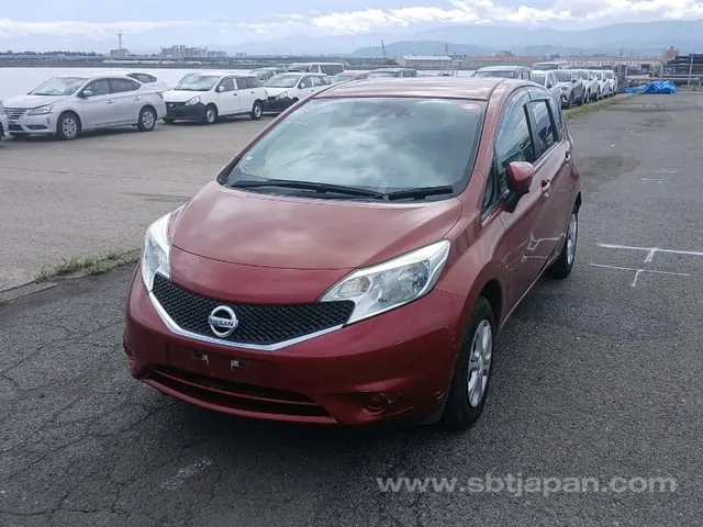 Nissan Note 2015 photo 2