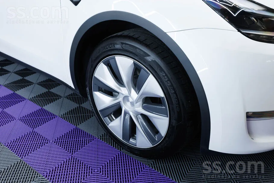 Tesla Model Y 2023 photo 4