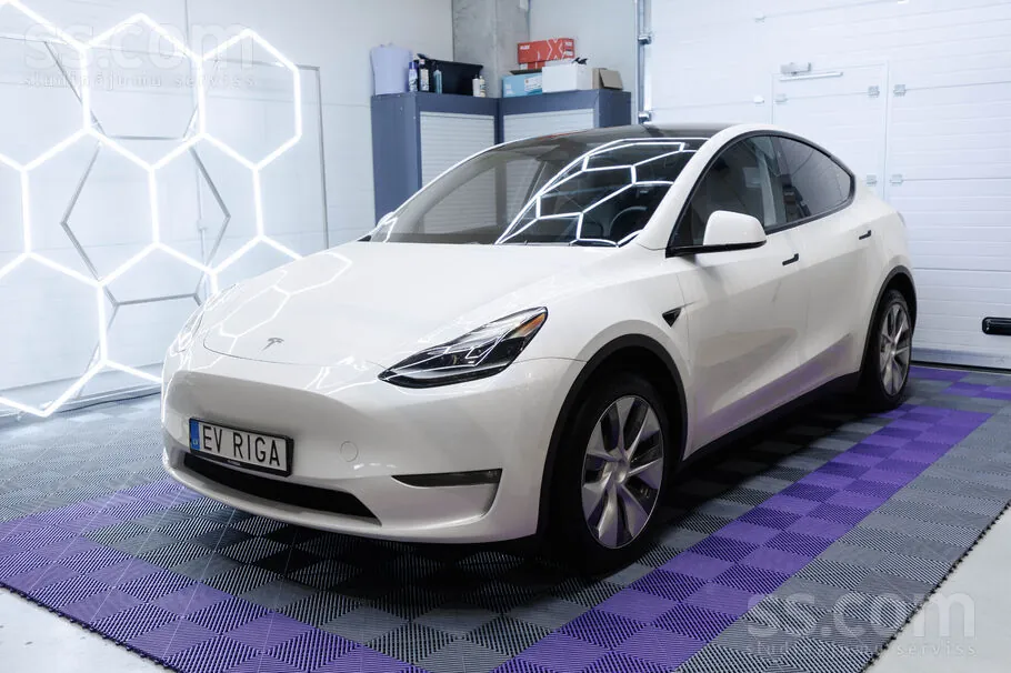 Tesla Model Y 2023 photo 3