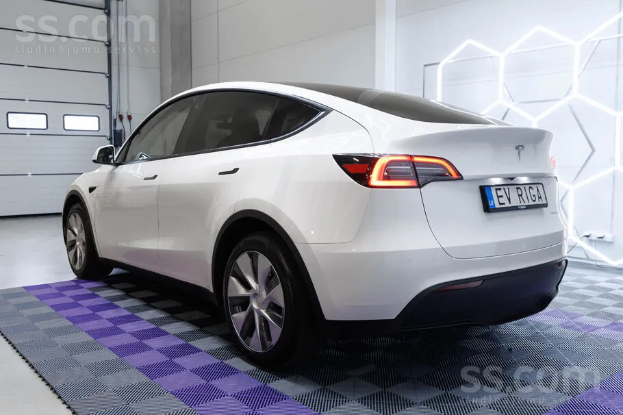 Tesla Model Y 2023 photo 5