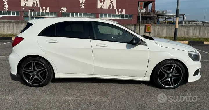 Mercedes-Benz A 180 2013 photo 4